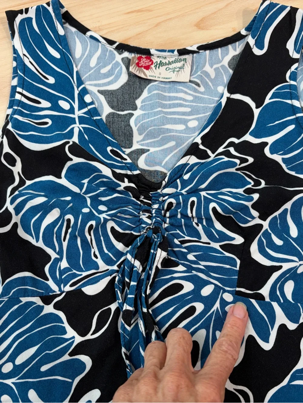 Hilo Hattie Blue and Black Tropical Top